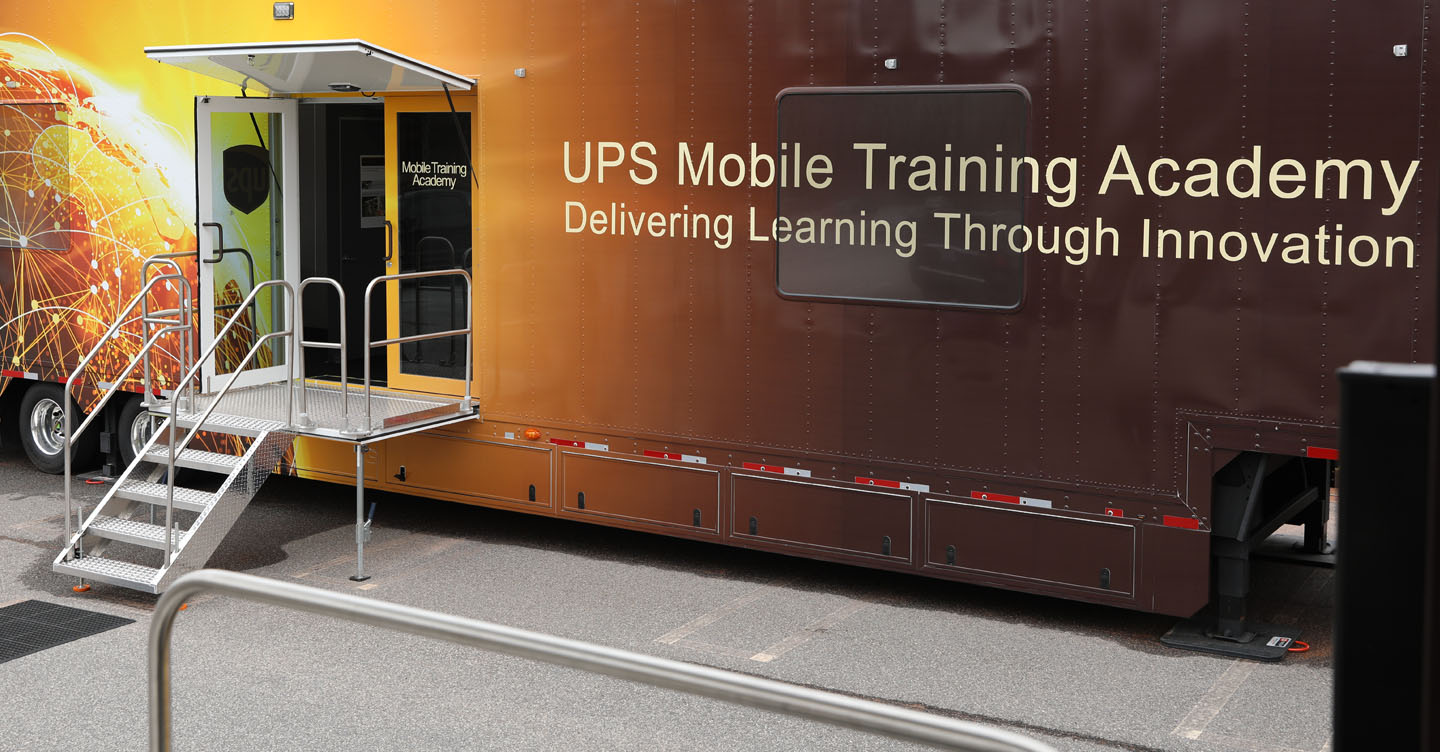 Mobile Training Academyがups社員向けに安全に重点を置いたドライバートレーニングを実施